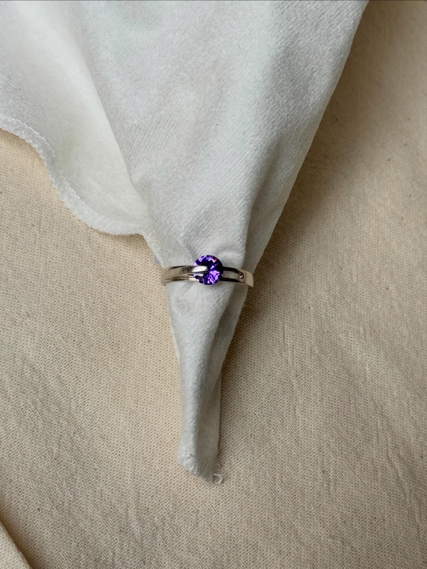 Anillo Violet Cosmos